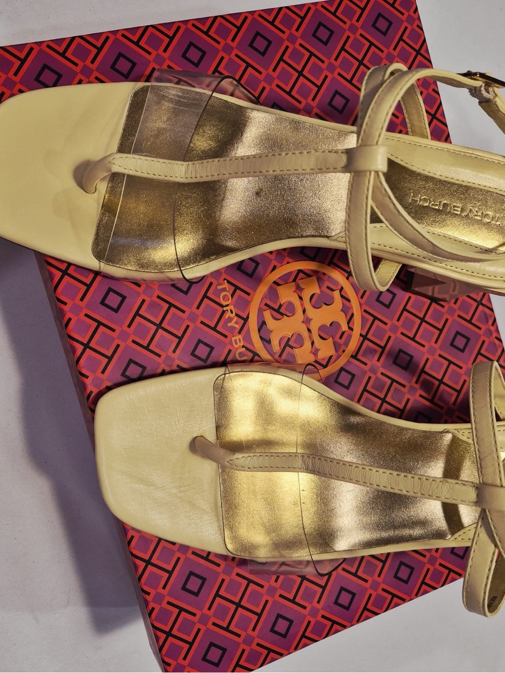 Tory Burch Cream Leather T-Strap Sandals size 9